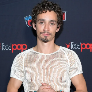 Robert Sheehan